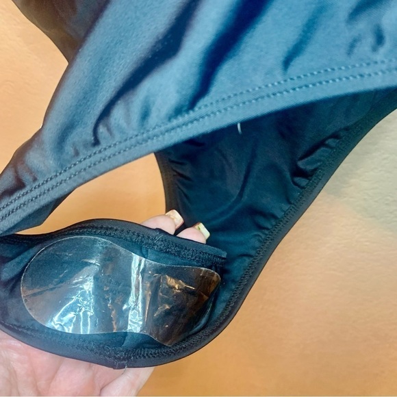 NWT Fabletics Swimsuit XL Noa Sexy 1-Piece Black Hi Leg Lo Back Wide Straps - Picture 9 of 14